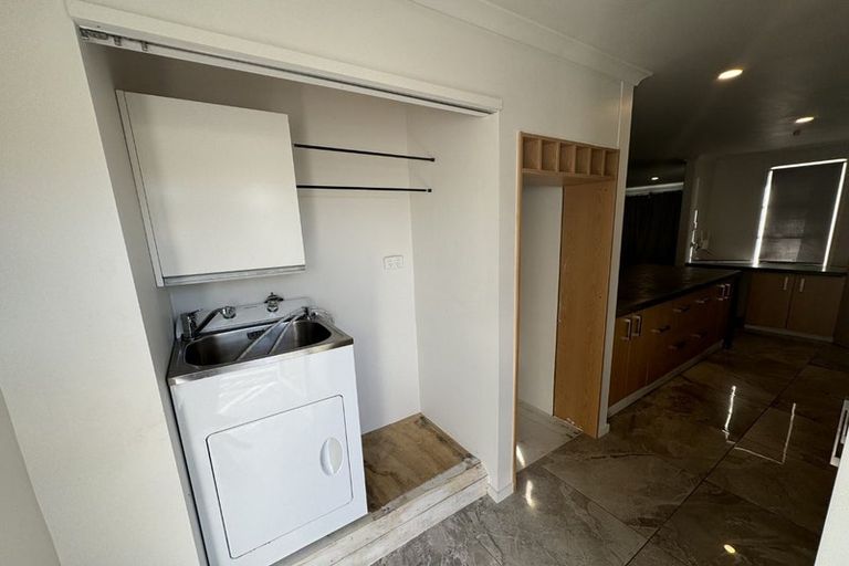 Photo of property in 571a Queen Street East, Levin, 5510