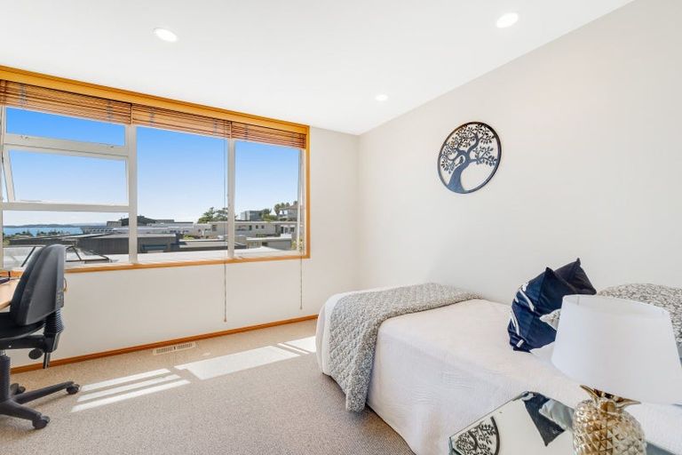 Photo of property in 33 Takutai Avenue, Half Moon Bay, Auckland, 2012