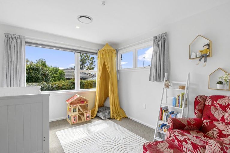 Photo of property in 10 Archdall Place, Avonhead, Christchurch, 8042