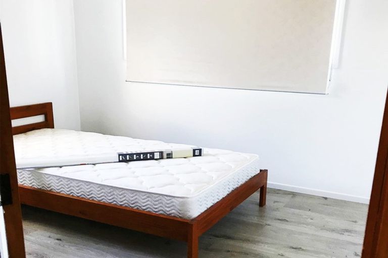 Photo of property in 76 Waimumu Road, Massey, Auckland, 0614