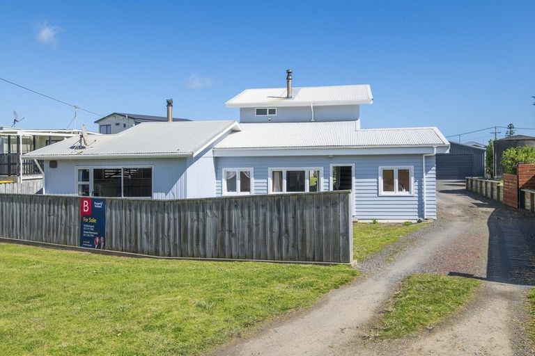 Photo of property in 14 Brown Terrace, Foxton Beach, Foxton, 4815