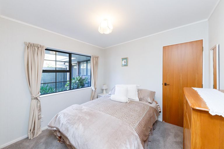 Photo of property in 140 Ruapehu Drive, Fitzherbert, Palmerston North, 4410