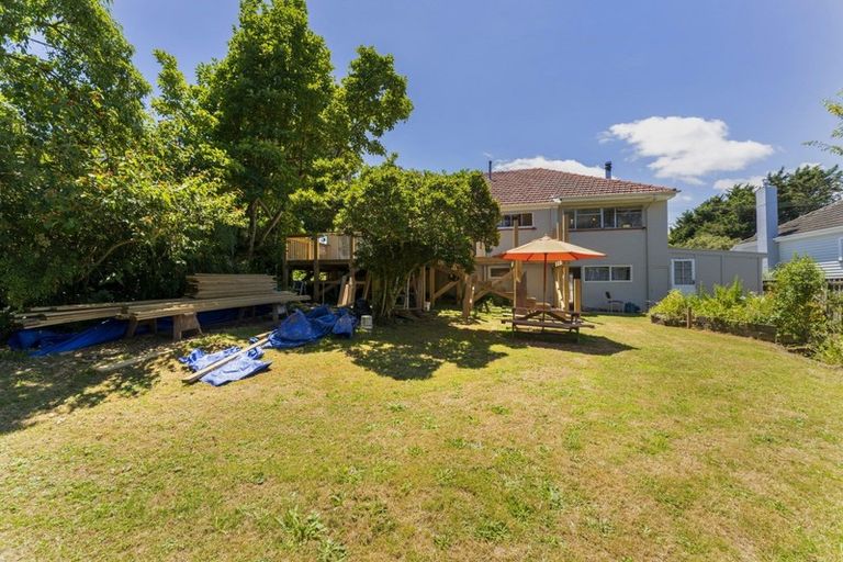 Photo of property in 67 Kawiu Road, Levin, 5510