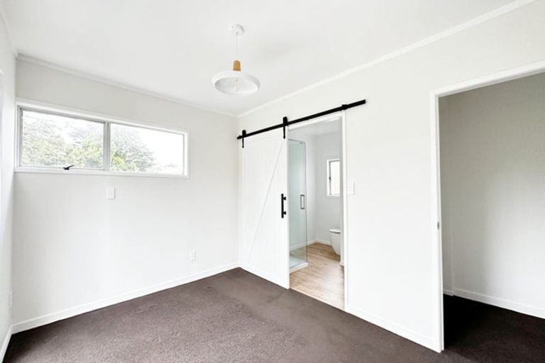 Photo of property in 1/17 Lyons Avenue, Murrays Bay, Auckland, 0630