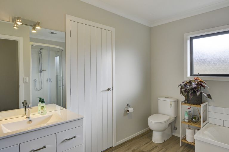 Photo of property in 19 Feist Street, Carterton, 5713