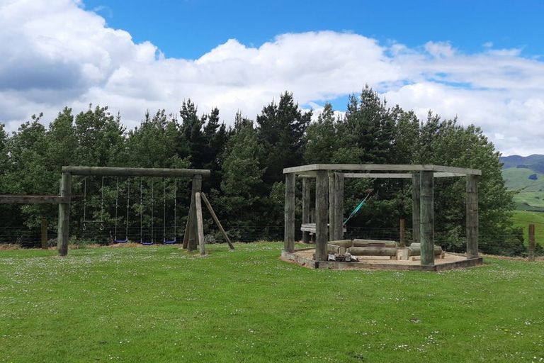 Photo of property in 989 Spur Road, Ashhurst, 4884