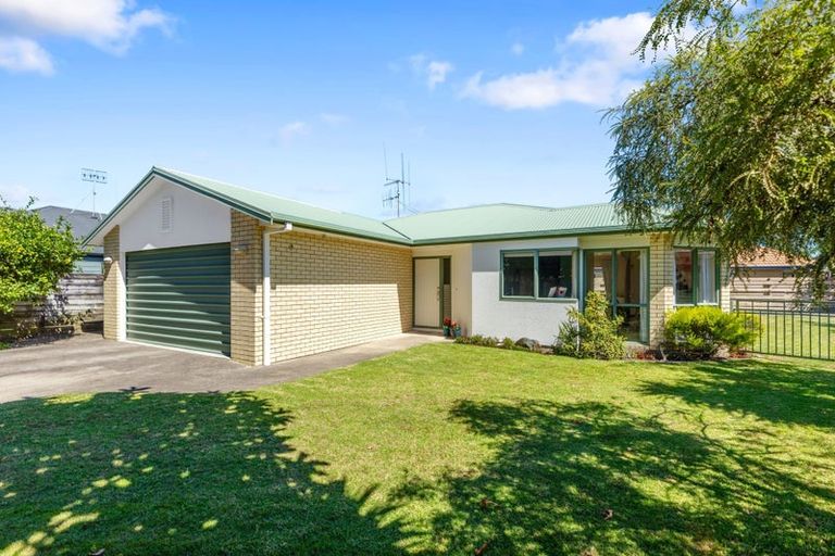 Photo of property in 96 Evans Road, Papamoa Beach, Papamoa, 3118
