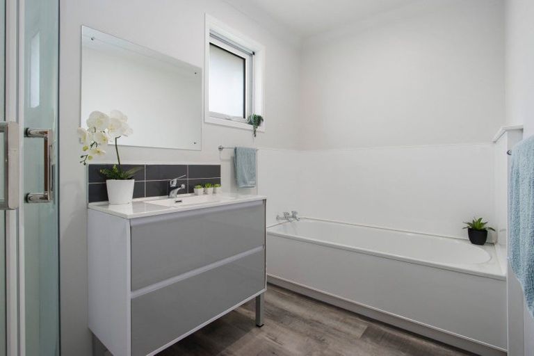 Photo of property in 19 Binnie Road, Katikati, 3129