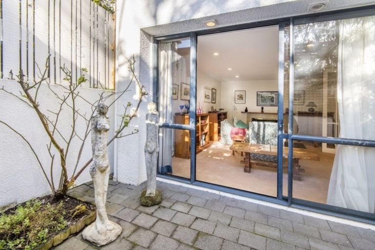 Photo of property in 2/72 Wairoa Road, Narrow Neck, Auckland, 0624