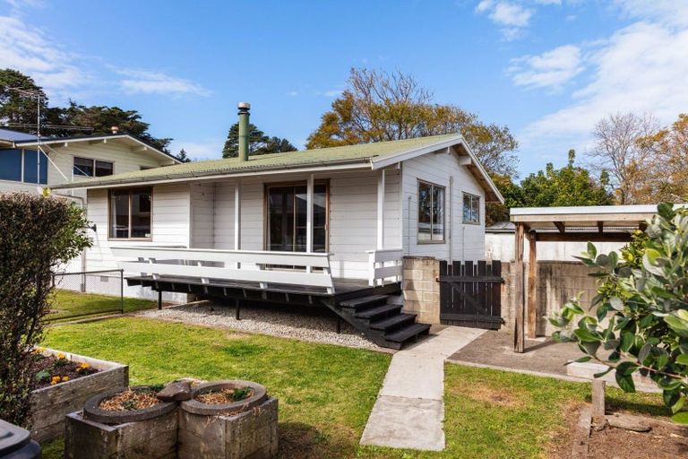 Photo of property in 15 Root Street, Gisborne, 4010