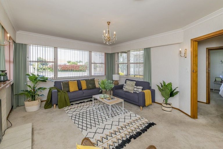 Photo of property in 611 Queen Street East, Levin, 5510