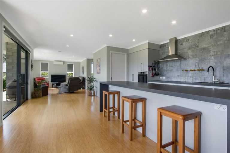 Photo of property in 13 Riverside Place, Katikati, 3129