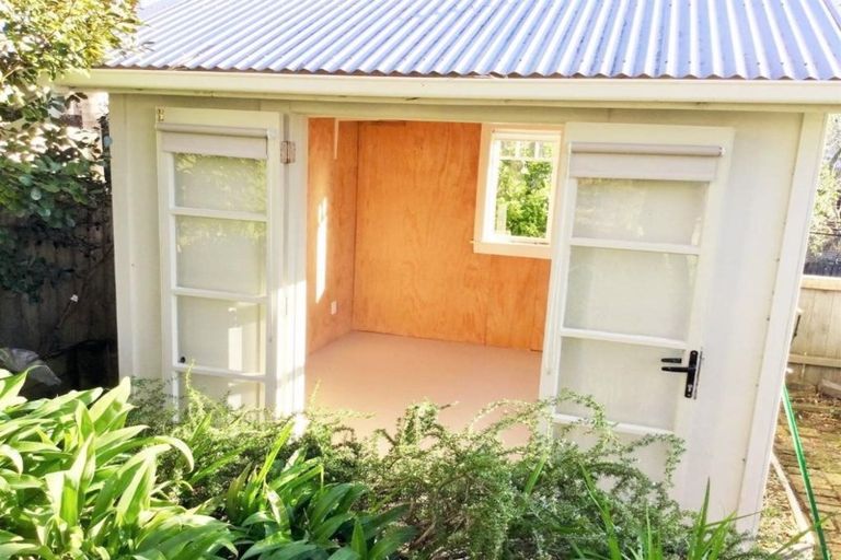 Photo of property in 27 Hastings Parade, Devonport, Auckland, 0624