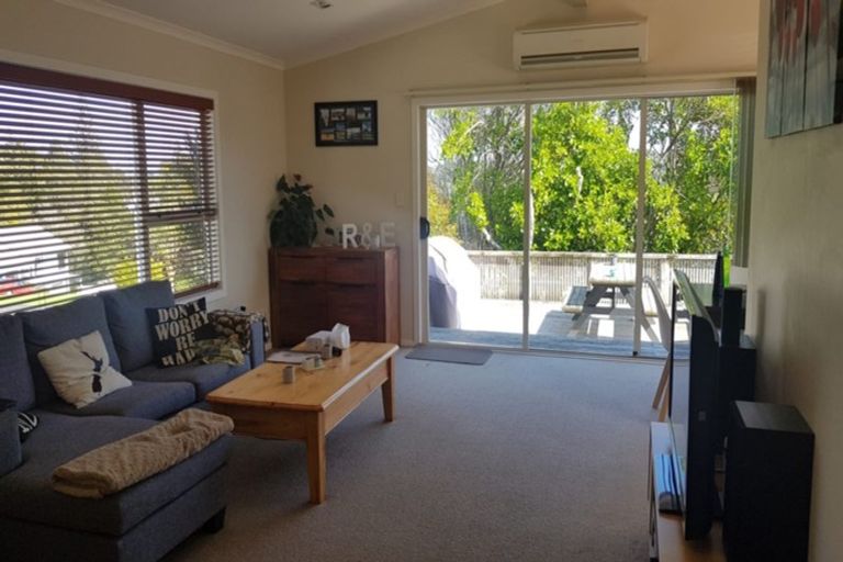 Photo of property in 2/11 Anne Mclean Drive, Bayview, Auckland, 0629