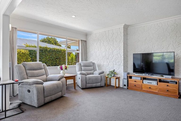 Photo of property in 138 Warren Crescent, Hillmorton, Christchurch, 8025