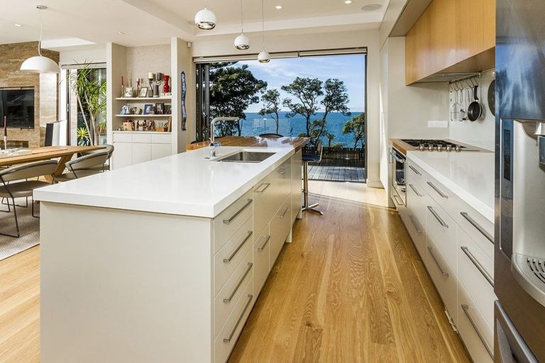Photo of property in 5a Bournemouth Terrace, Murrays Bay, Auckland, 0630