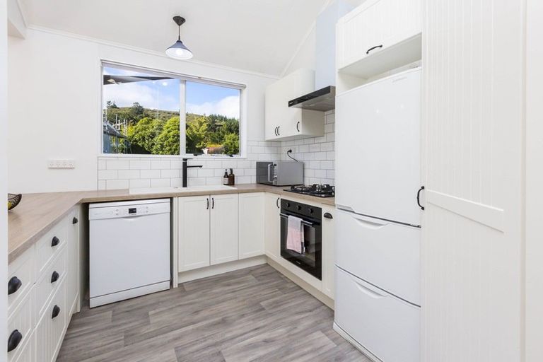 Photo of property in 15 Edelweiss Grove, Timberlea, Upper Hutt, 5018