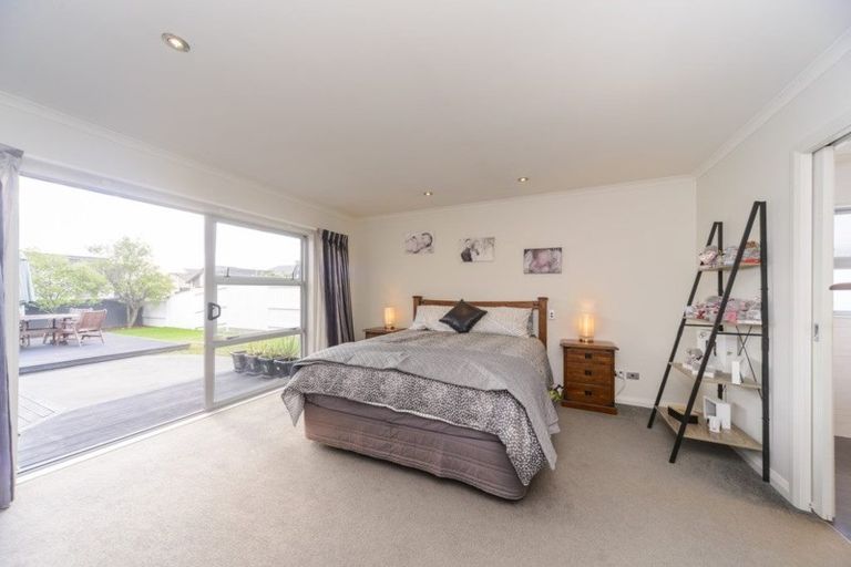 Photo of property in 20 Rosalie Terrace, Kelvin Grove, Palmerston North, 4414