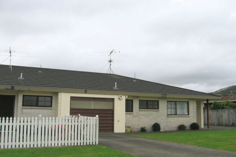 Photo of property in 3 Mclellan Street, Tawa, Wellington, 5028