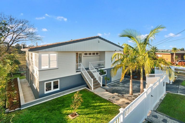 Photo of property in 100 Tiroroa Avenue, Te Atatu South, Auckland, 0610