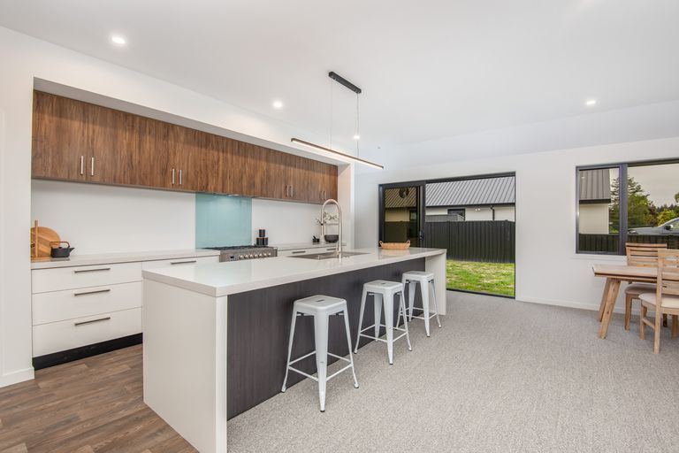 Photo of property in 44 Constitution Avenue, Milton, 9220