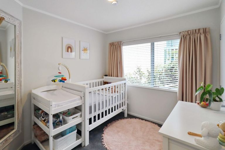 Photo of property in 6 Meadowcroft Grove, Johnsonville, Wellington, 6037