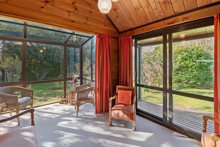 Photo of property in 37 Greenaway Road, Waikanae, 5036