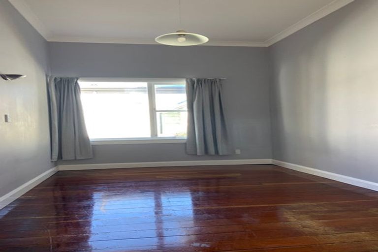 Photo of property in 26 Derwent Street, Island Bay, Wellington, 6023