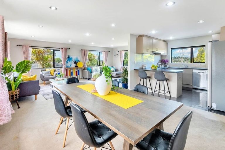 Photo of property in 70d Glengarry Road, Glen Eden, Auckland, 0602