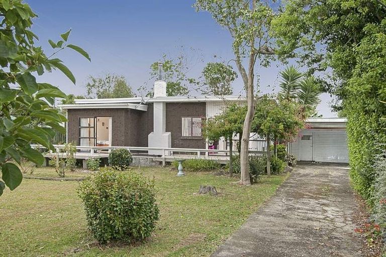 Photo of property in 21 Ranui Station Road, Ranui, Auckland, 0612