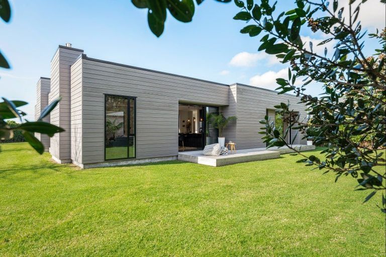 Photo of property in 2 Shearwater Lane, Point Wells, 0986