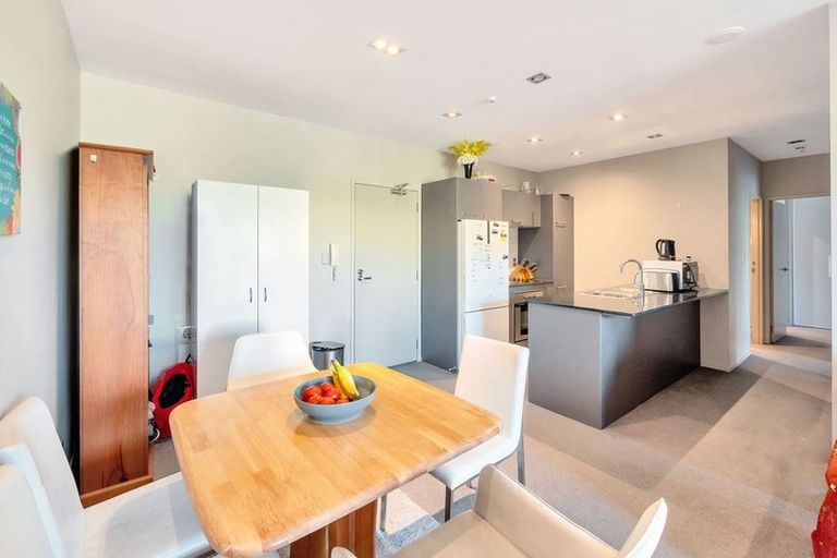 Photo of property in Shoal Haven Apartments, 206a/130 Anzac Street, Takapuna, Auckland, 0622