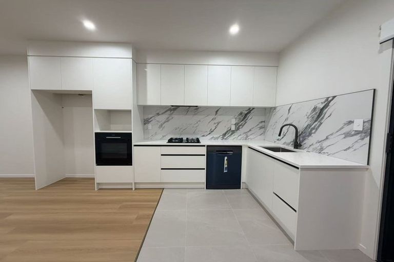 Photo of property in 9a Tangelo Place, Bucklands Beach, Auckland, 2012