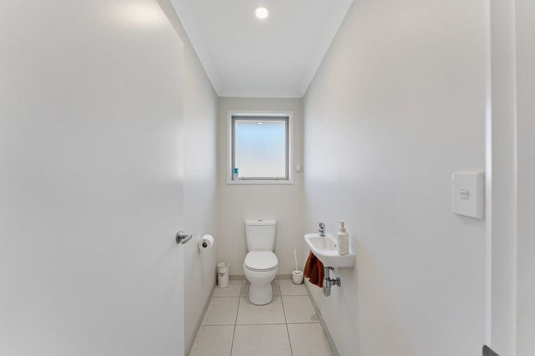 Photo of property in 1 Honeyfield Drive, Whalers Gate, New Plymouth, 4310