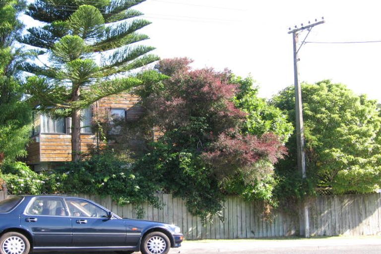 Photo of property in 1/12 Hebron Road, Waiake, Auckland, 0630