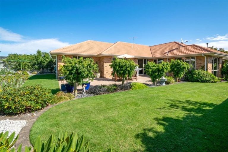 Photo of property in 32 Magnolia Drive, Springlands, Blenheim, 7201