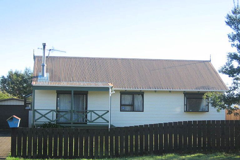 Photo of property in 77 Arawhata Road, Paraparaumu, 5032