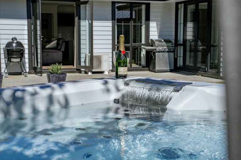 Photo of property in 32 Hope Avenue, Lake Hayes, Queenstown, 9304