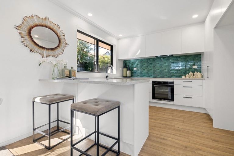 Photo of property in 9 Louvain Place, Greenhithe, Auckland, 0632