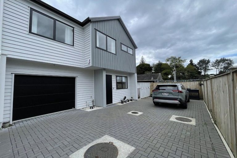 Photo of property in 8d Blyton Lane, Pakuranga Heights, Auckland, 2010