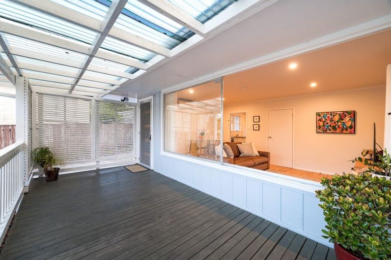 Photo of property in 3/99a View Road, Sunnyvale, Auckland, 0612