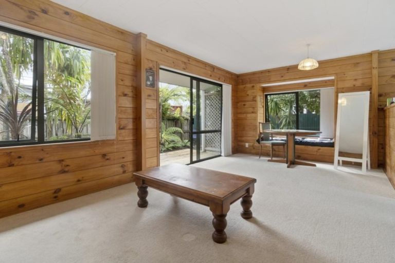 Photo of property in 2/103 Glendale Road, Glen Eden, Auckland, 0602