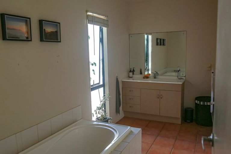 Photo of property in 35 Esther Place, Red Beach, 0932