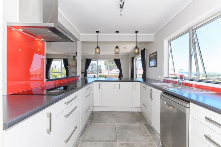 Photo of property in 112 Lincoln Park Avenue, Massey, Auckland, 0614