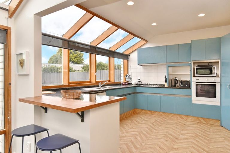 Photo of property in 4 Whitmore Street, Edgeware, Christchurch, 8013