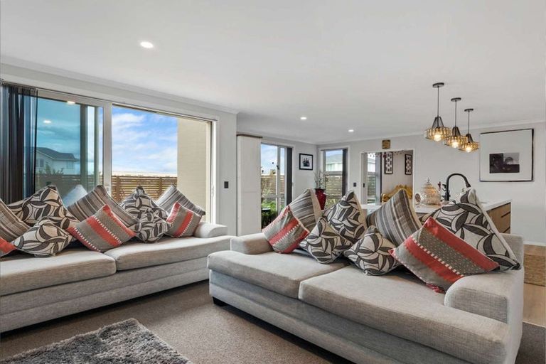 Photo of property in 50 Kauri Heart Avenue, Takanini, 2112