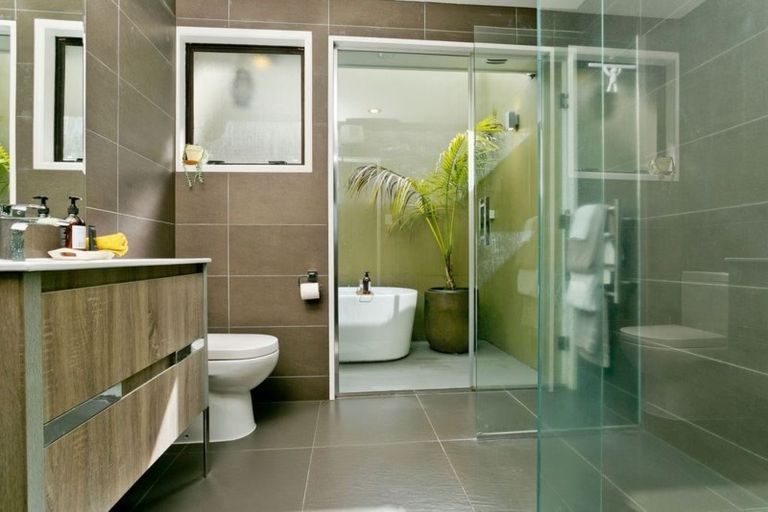 Photo of property in 1/86 Braemar Road, Castor Bay, Auckland, 0620