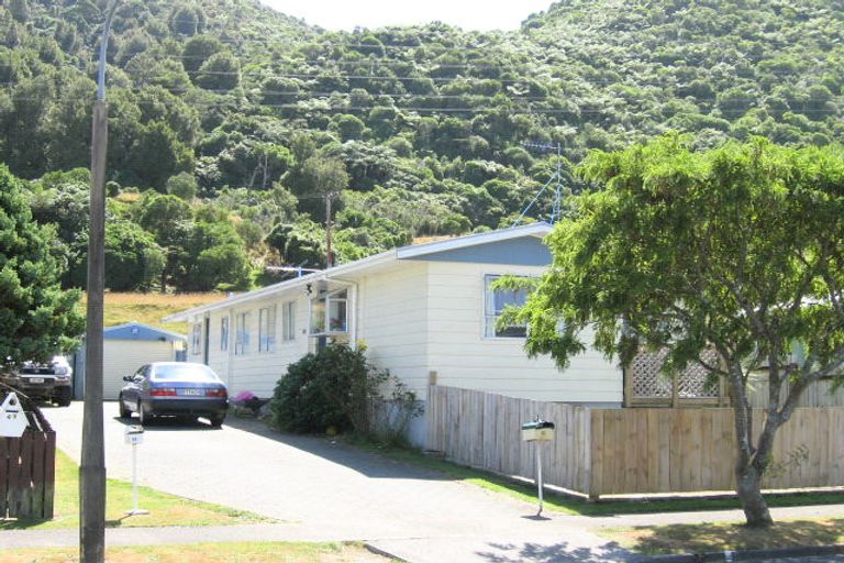 Photo of property in 2/51 Hartford Crescent, Totara Park, Upper Hutt, 5018