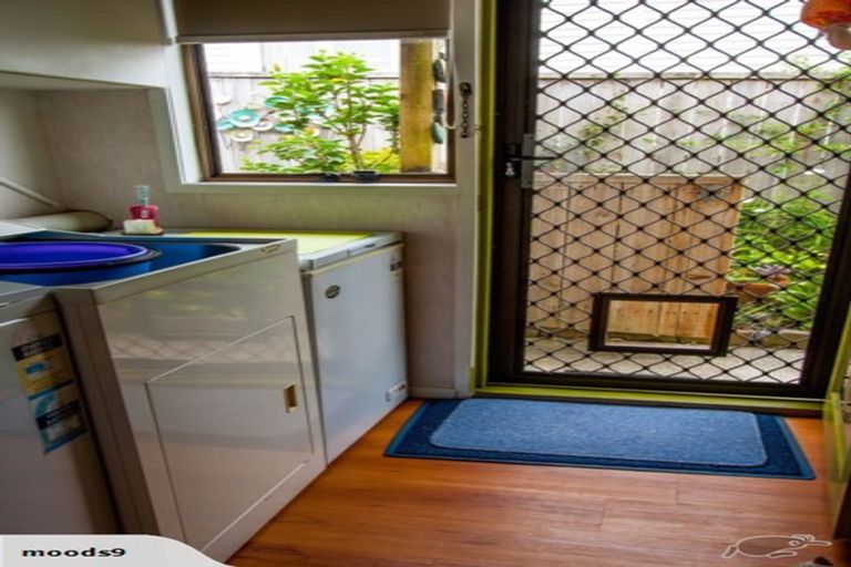 Photo of property in 2/51 View Road, Henderson, Auckland, 0612