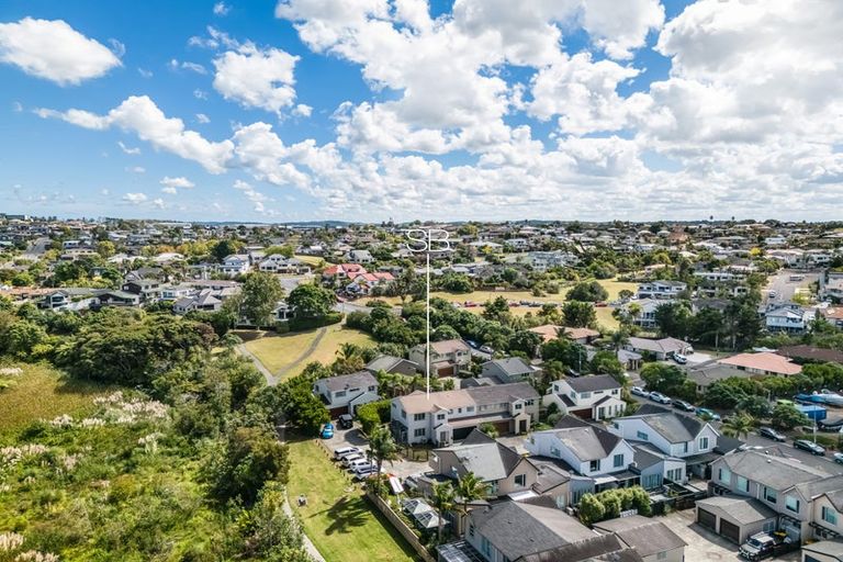Photo of property in 7f Clearwater Cove, West Harbour, Auckland, 0618